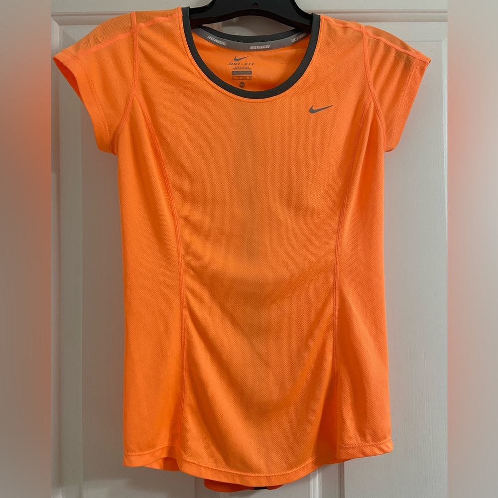 EUC Womens Nike Dry Fit Shirt